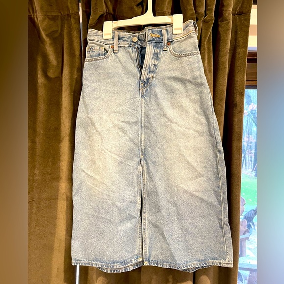 Denim midi skirt. Old Navy size 2. Slit in front. - Picture 1 of 3